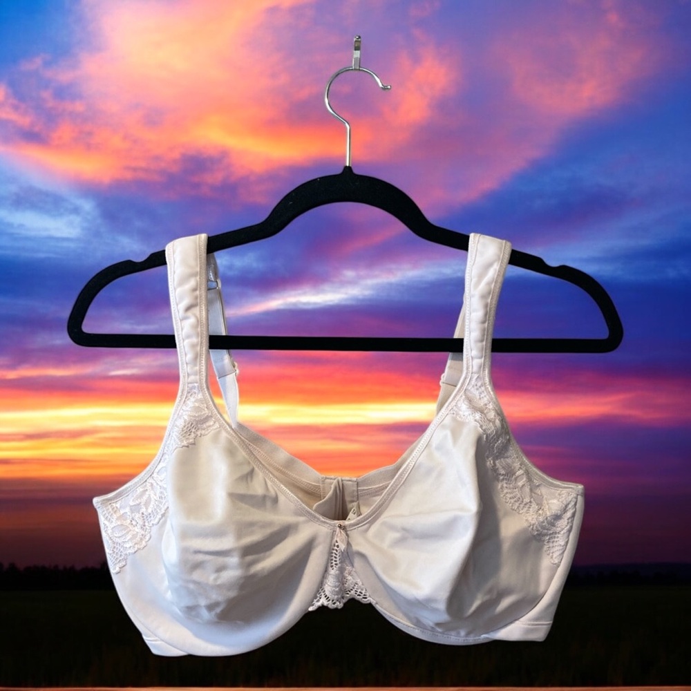 Wonderbra Beige Soft-Cup with Lace Accents Bra